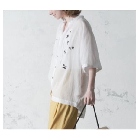 4/9 Instalive　akane　2026ss　アルファベット刺繍ブラウス　26168-4030P-R