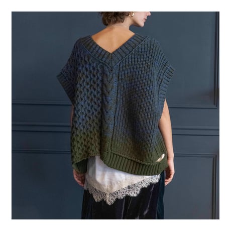 4/25 Instalive　AULA AILA　2026FW　2WAY GRADATION ARAN KNIT VEST　1263-09030