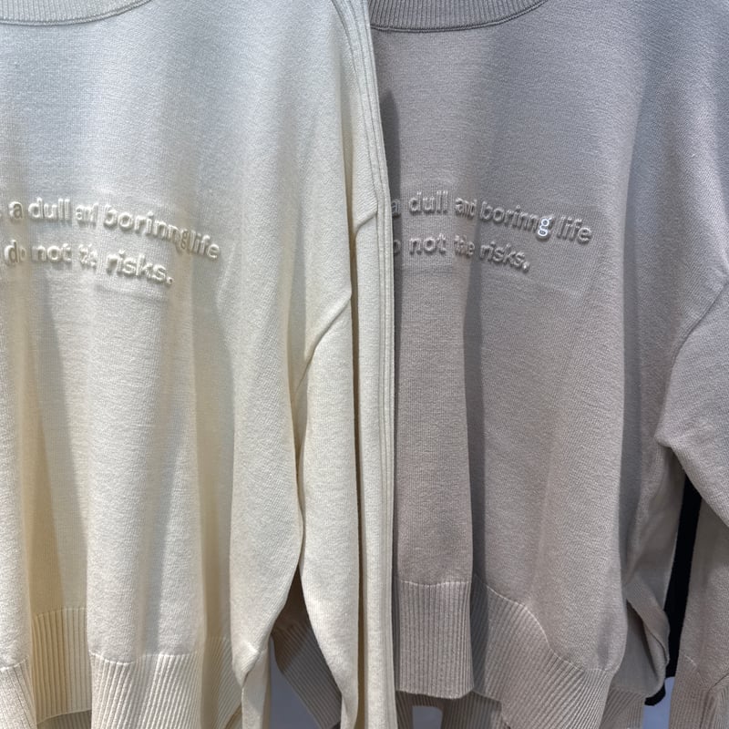 11/15、11/11 エンボスロゴバックラインプルオーバー | Z i Z e growth