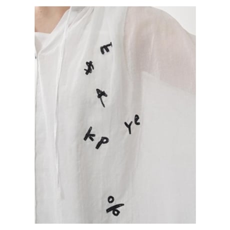 4/9 Instalive　akane　2026ss　アルファベット刺繍ブラウス　26168-4030P-R
