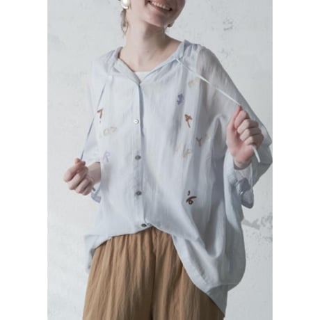 4/9 Instalive　akane　2026ss　アルファベット刺繍ブラウス　26168-4030P-R