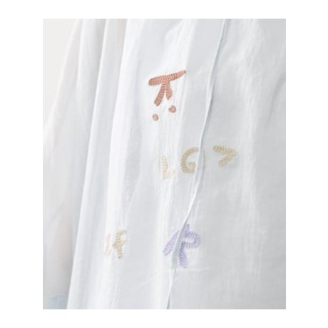 4/9 Instalive　akane　2026ss　アルファベット刺繍ブラウス　26168-4030P-R