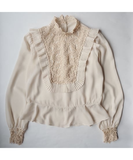 Lace × Tuck Frill Blouse LBE