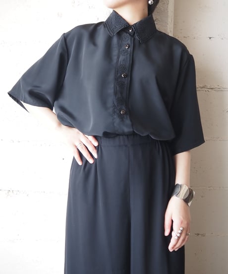 Lace Embroidery Collar Front Shirt BK