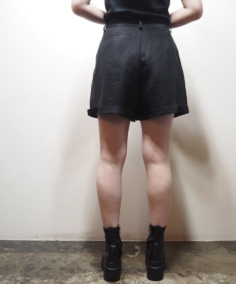 Linen Tuck Shorts BK