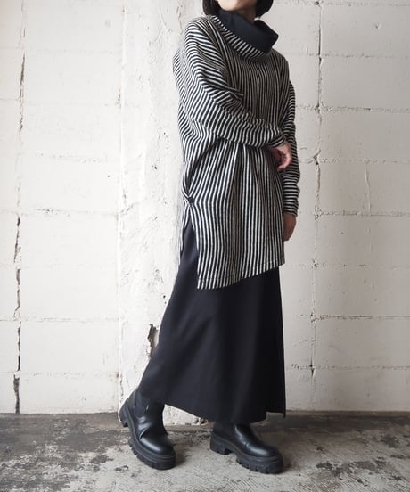 Asymmetry Stripe Turtle Knit BKWH