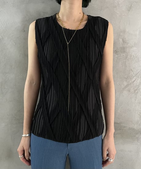 Pleated Pattern No Sleeve Blouse BK