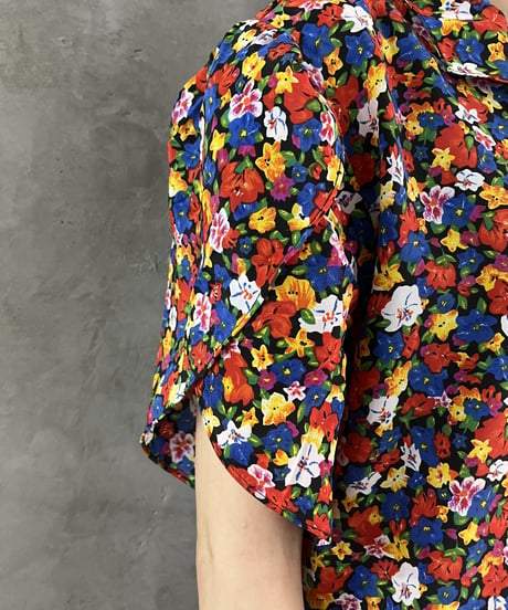 Flower Pattern Open Collar Blouse BKREBL