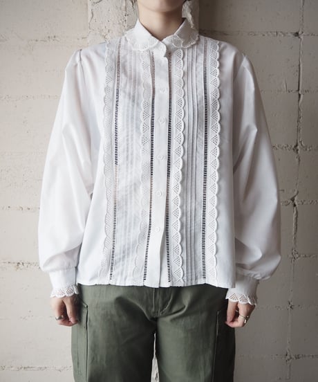 1970's EURO  Cutwork Round Collar Blouse WH