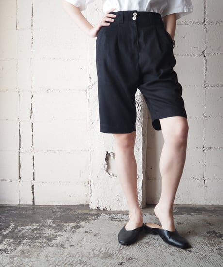 Plane Tuck Shorts BK
