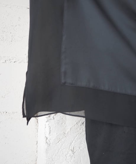 Sheer Switching S/S Pullover BK