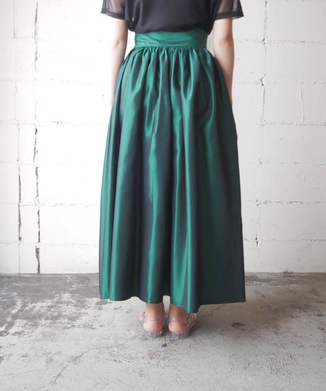 Satin Volume Tuck Flared Skirt GN