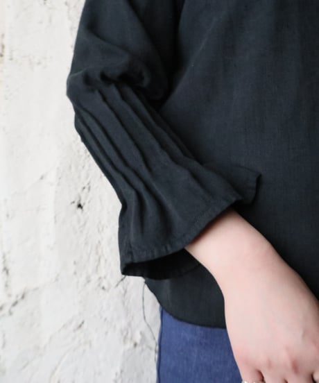 Antique Linen Tuck Sleeve Blouse BK