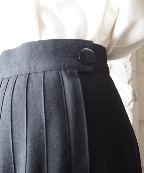 Side Button Pleated Skirt BK