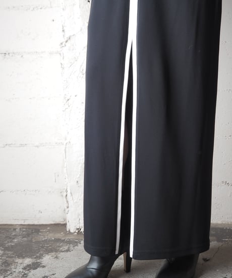 Center Line Tight Slit Easy Skirt BKWH