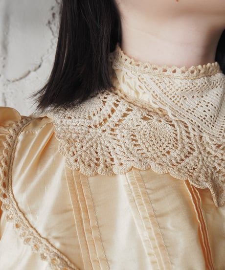 1970's Crochet Lace Collar Pintuck Blouse YEBE