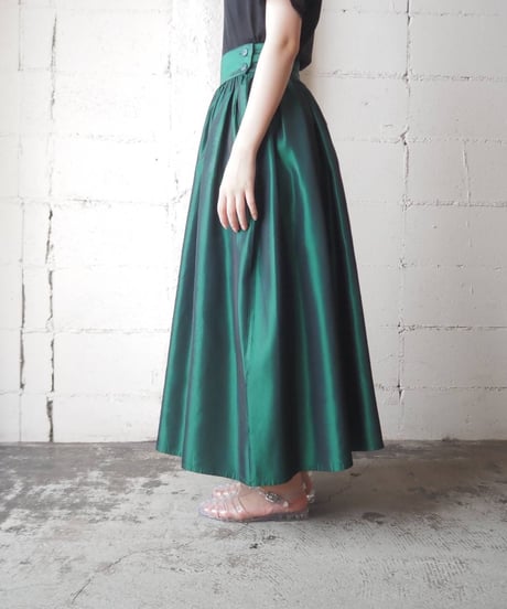 Satin Volume Tuck Flared Skirt GN