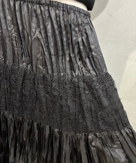 Velour × Lace Pleated Tiered Skirt BK