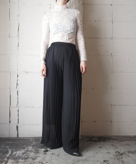 Pleated Wide Easy Pants BK