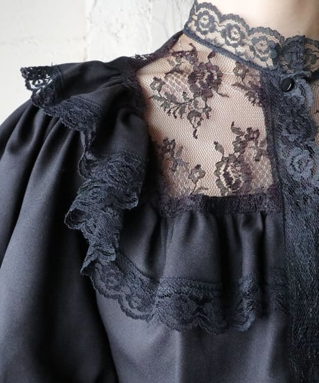 Gigot Sleeve Lace Blouse BK