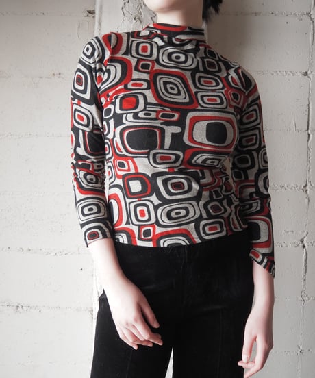 Geometric Print Mock Neck Top LGRBKRE