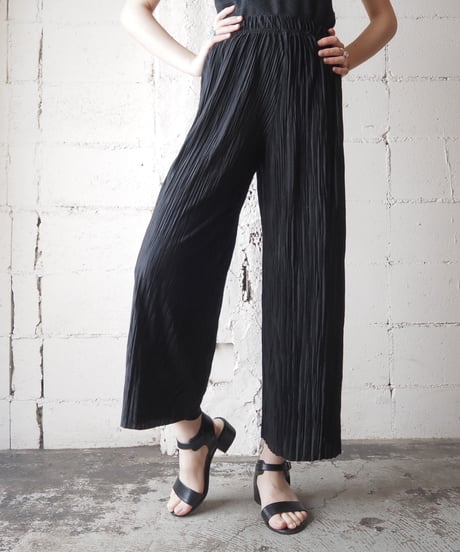 Pleated Wide Easy Pants BK