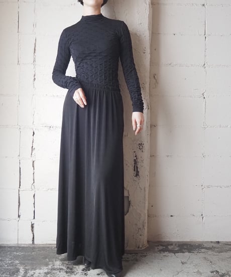 Bottle Neck Smocking Cutsewn BK