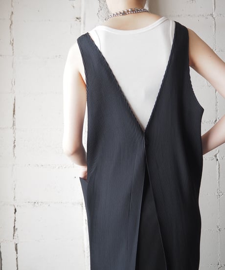 im product Pleat Apron BK