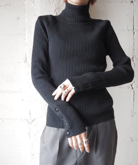 Button Cuff Lame Turtle Knit BKSL