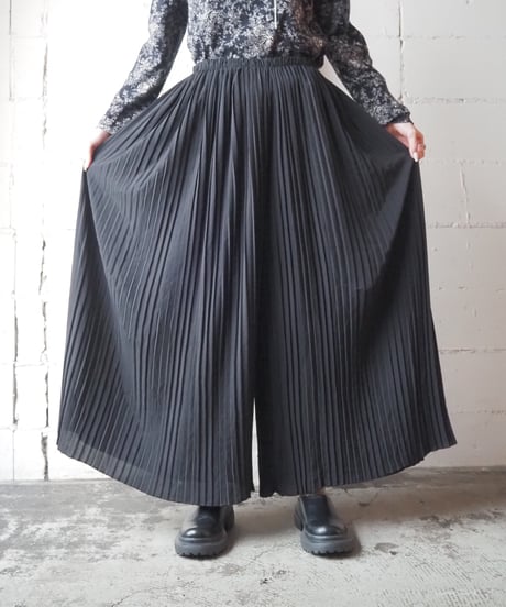 Pleated Super Wide Pants BL