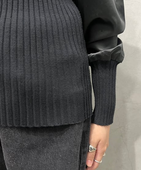 Volume Satin Sleeve Rib Knit BK