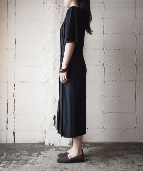 Pleated Collarless Dress BK
