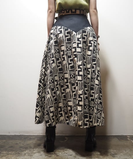 Yoke Waist Pattern Skirt BK