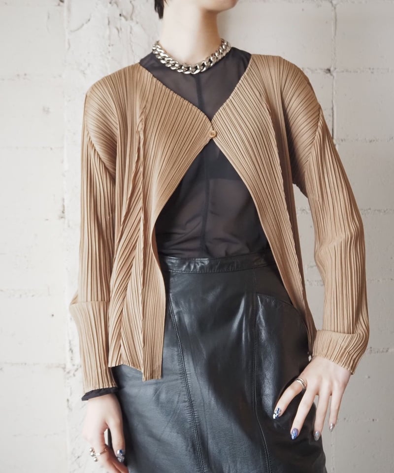 PLEATS PLEASE 一つボタンカーディガン