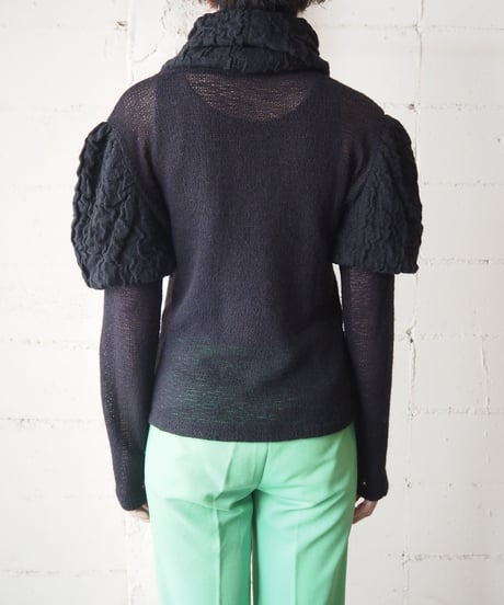 Volume Neck Design Knit BK