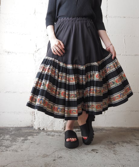 1970's Pleated Paisley Volume Hem Tiered Skirt BK