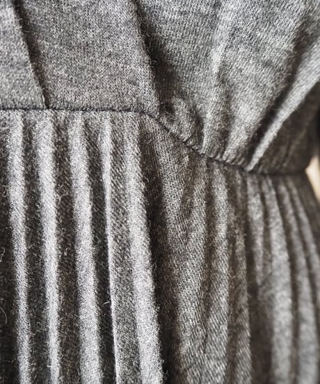 1970's Pleated Vneck Dress GR