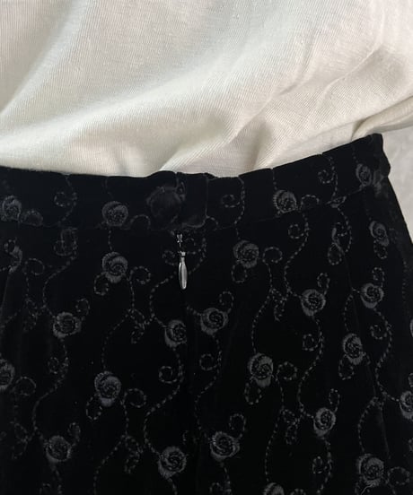 Rose Embroidery Velour Tight Skirt BK