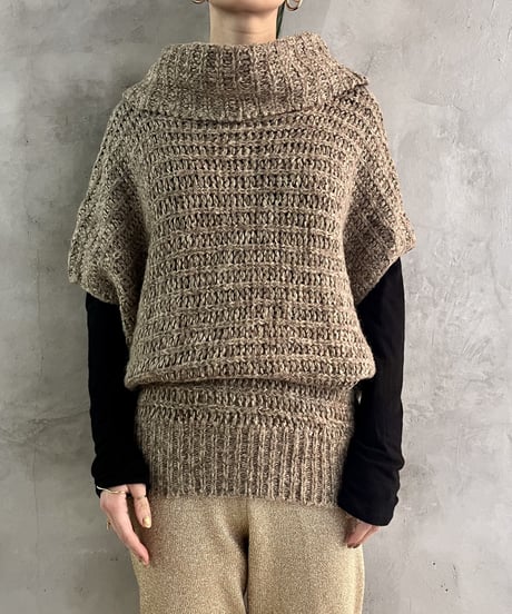 Volume Turtle Neck Knit Vest BE