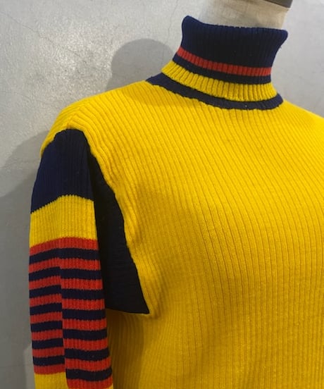Line Design Rib Turtle Knit YE