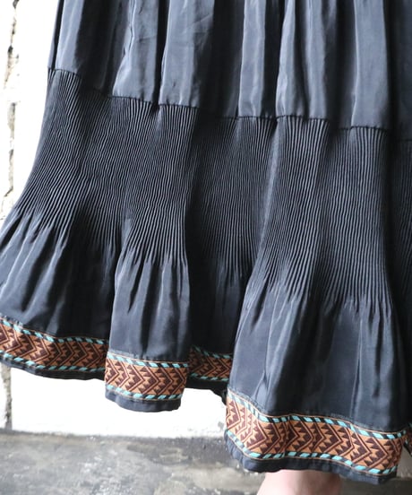 Pleated Design Long Skirt BK