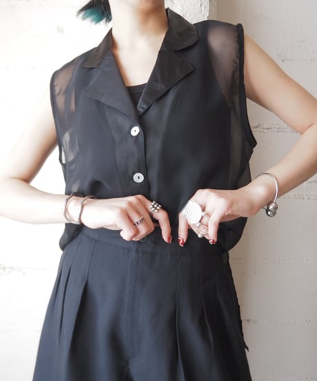 Sleeveless Satin Collar Shirt BK