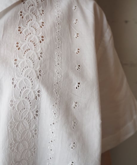 Open Collar Cutwork Lace Blouse WH