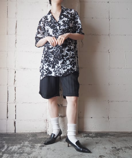 ATTENTION Floral Pattern Open Collar Shirt BKWH