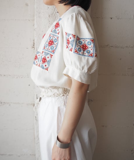 1960~70's Hangary Embroidery Blouse IVREBL