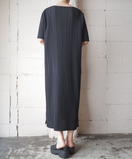 Short Sleeve Pleated Dress BK