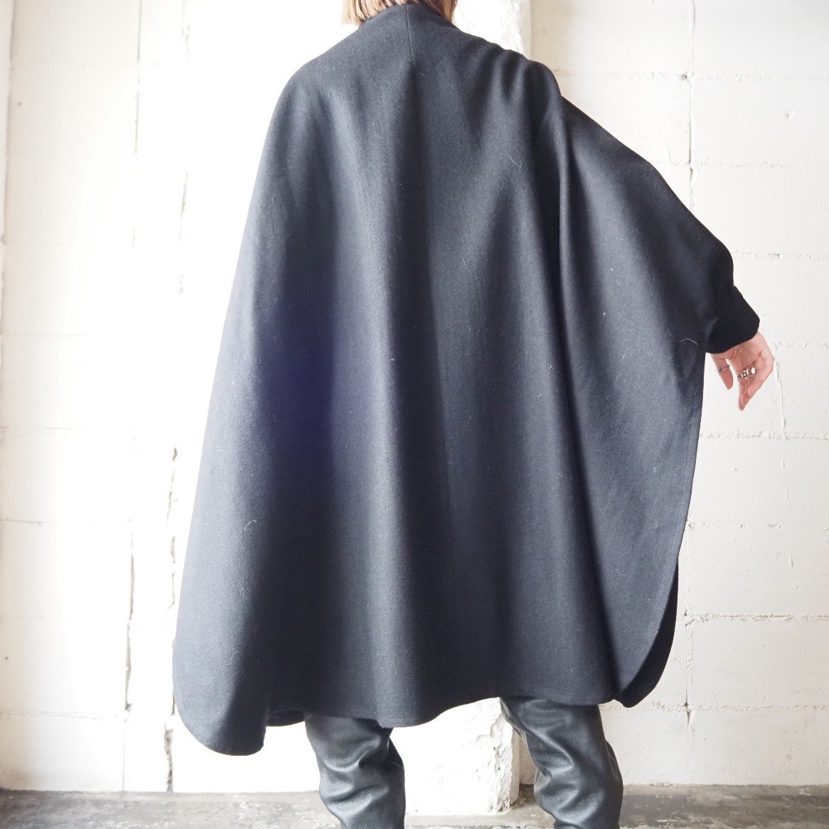 Front Top Button Wool Cape Coat BK | Orfeo 