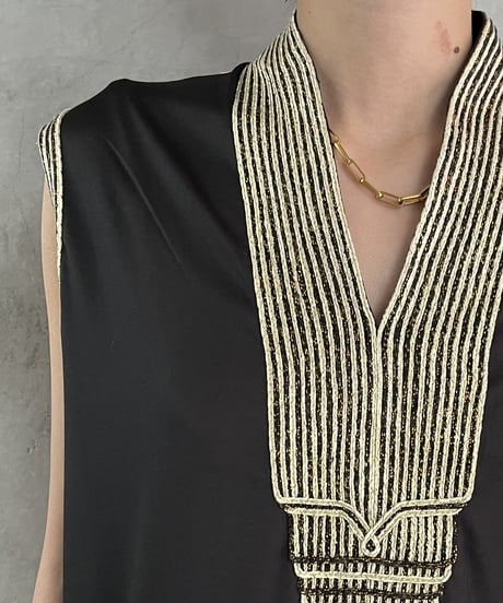 Embroidery Side Slit No Sleeve Dress BKGO