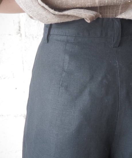 Linen Tuck Shorts BK