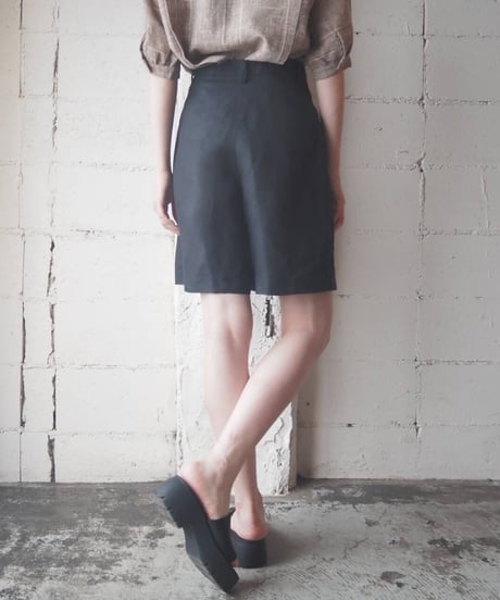 Linen Tuck Shorts BK